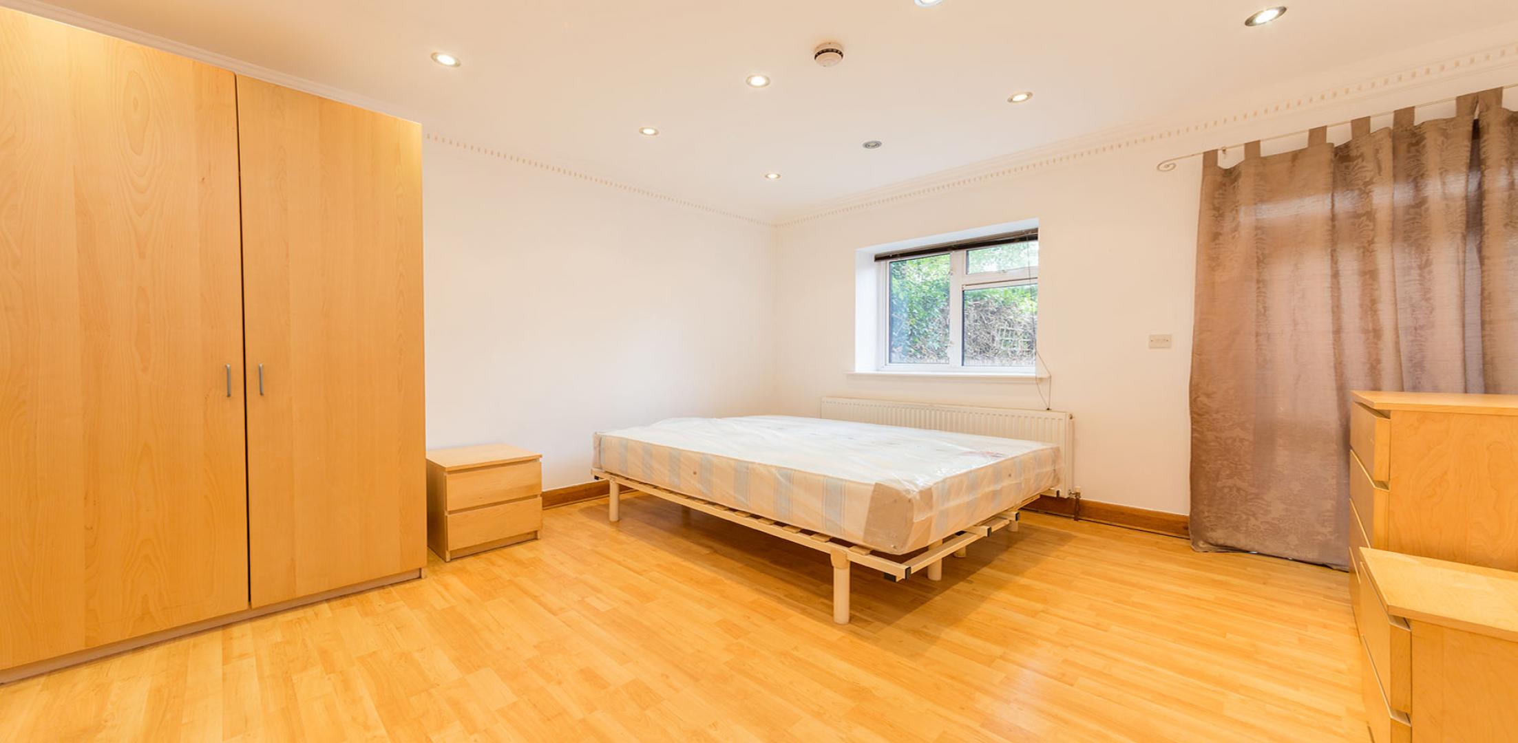 			Studio Apartment, 1 bath, 1 reception Apartment			 Heathfield Park, Willesden Green